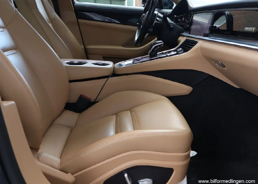 Porsche Panamera 4 4 E-Hybrid 462hk Panorama S/V-hjul Svensksåld, bild 5 av 12