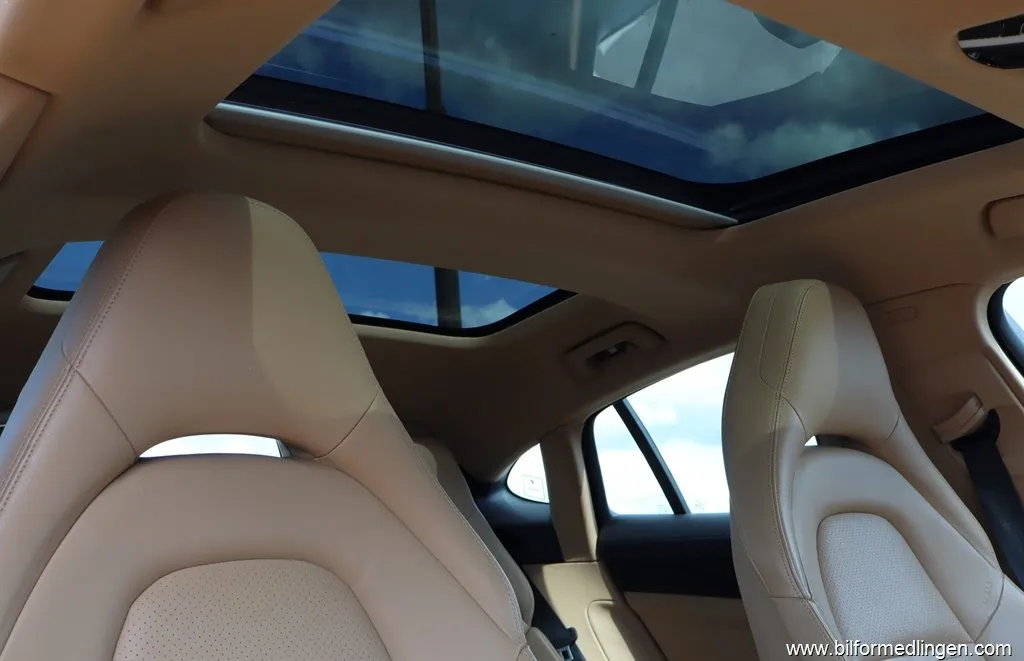 Porsche Panamera 4 4 E-Hybrid 462hk Panorama S/V-hjul Svensksåld, bild 7 av 12