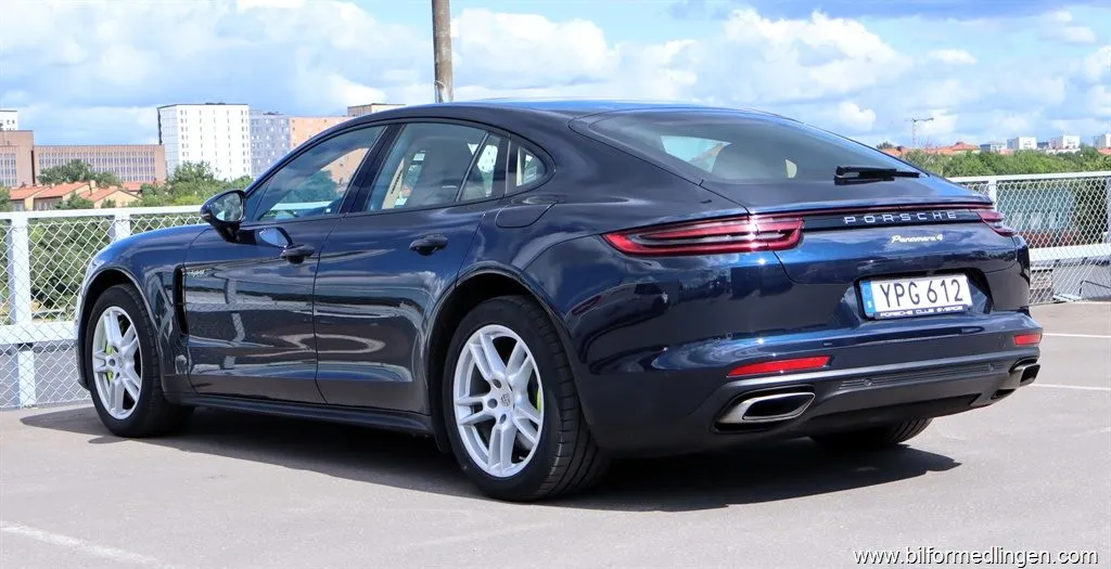 Porsche Panamera 4 4 E-Hybrid 462hk Panorama S/V-hjul Svensksåld, bild 4 av 12