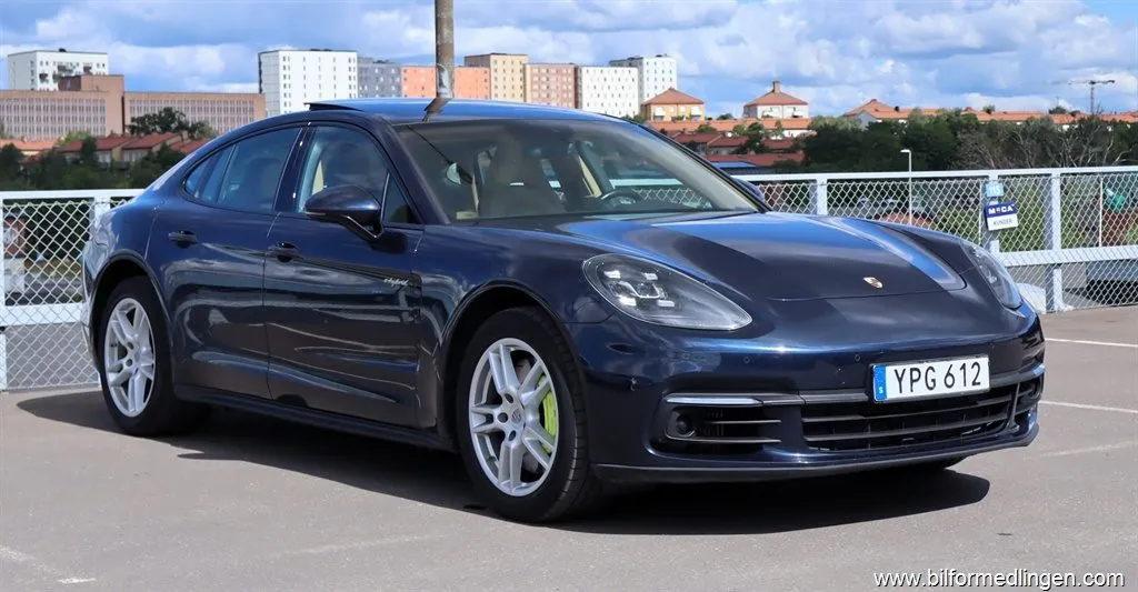 Porsche Panamera 4 4 E-Hybrid 462hk Panorama S/V-hjul Svensksåld, bild 1 av 12