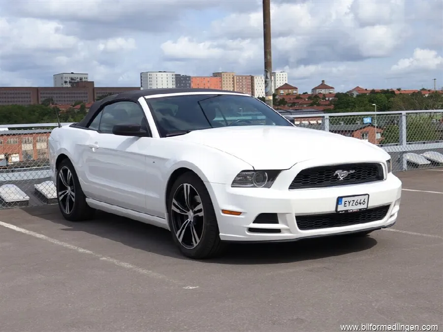 Ford Mustang V6 Cab 305hk, bild 4 av 12