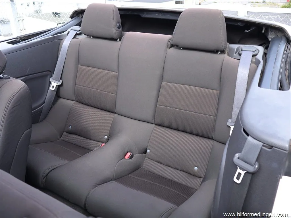Ford Mustang V6 Cab 305hk, bild 8 av 12