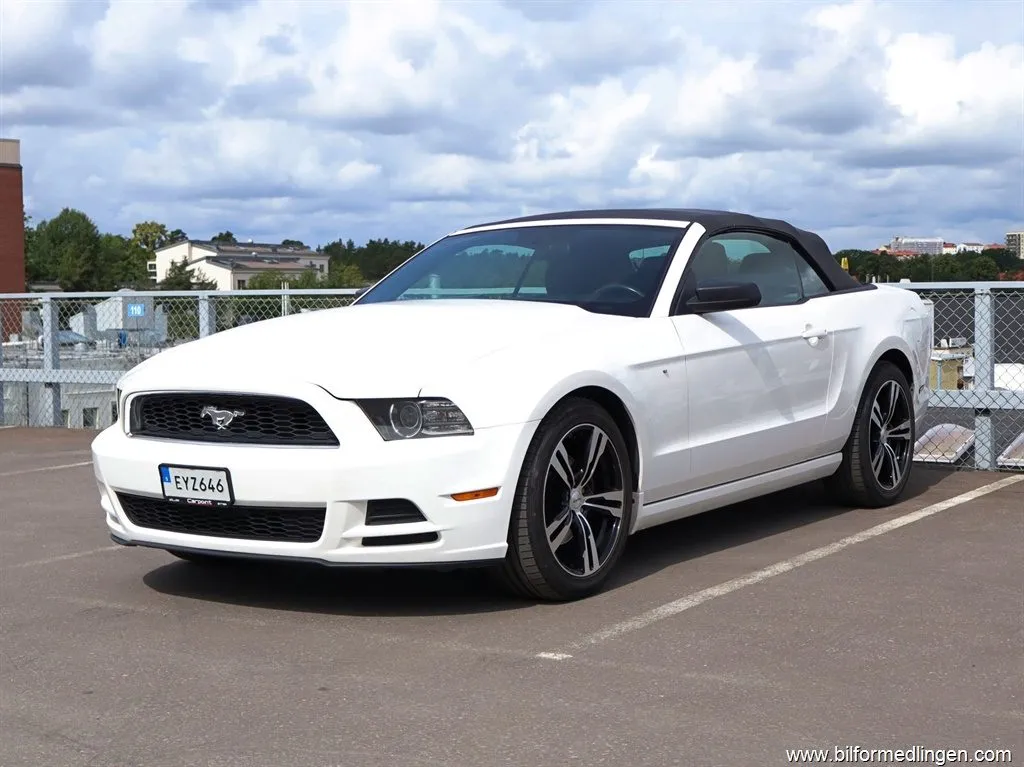Ford Mustang V6 Cab 305hk, bild 3 av 12