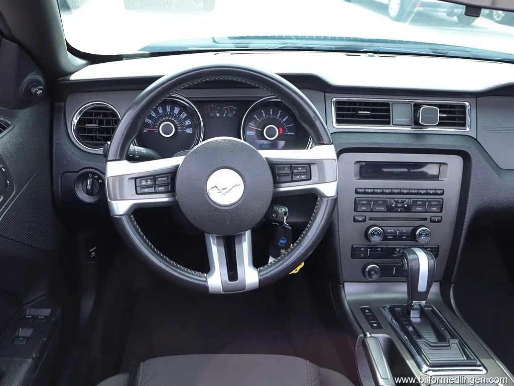 Ford Mustang V6 Cab 305hk, bild 6 av 12