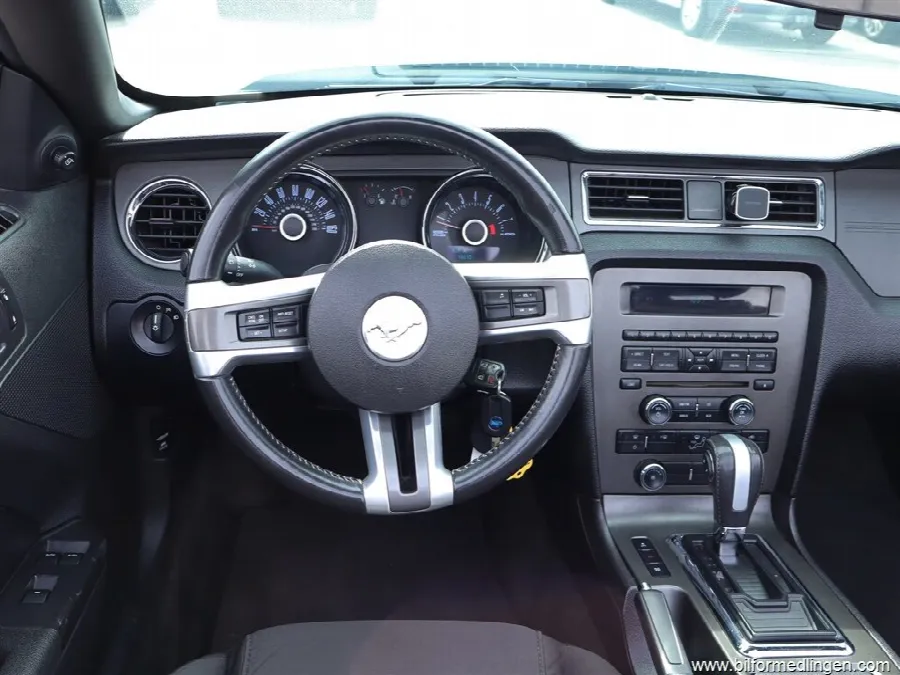 Ford Mustang V6 Cab 305hk, bild 6 av 12