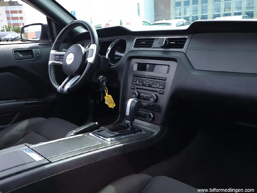 Ford Mustang V6 Cab 305hk, bild 7 av 12