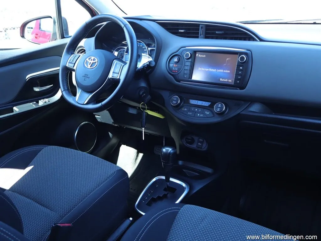 Toyota Yaris YARIS 1.5 VVT-i Hybrid 100hk Kamera, bild 7 av 12