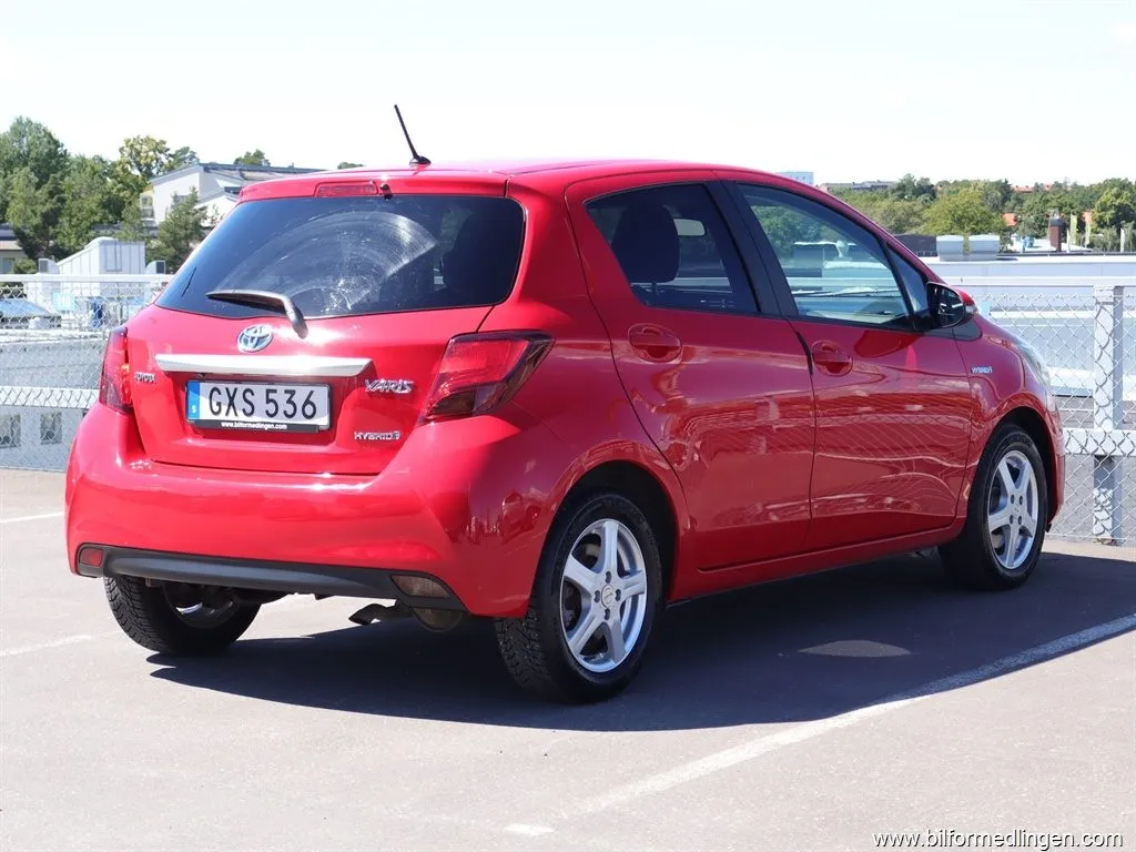 Toyota Yaris YARIS 1.5 VVT-i Hybrid 100hk Kamera, bild 4 av 12
