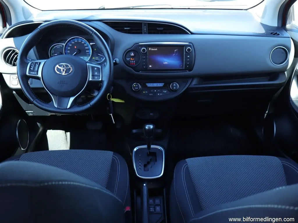 Toyota Yaris YARIS 1.5 VVT-i Hybrid 100hk Kamera, bild 6 av 12