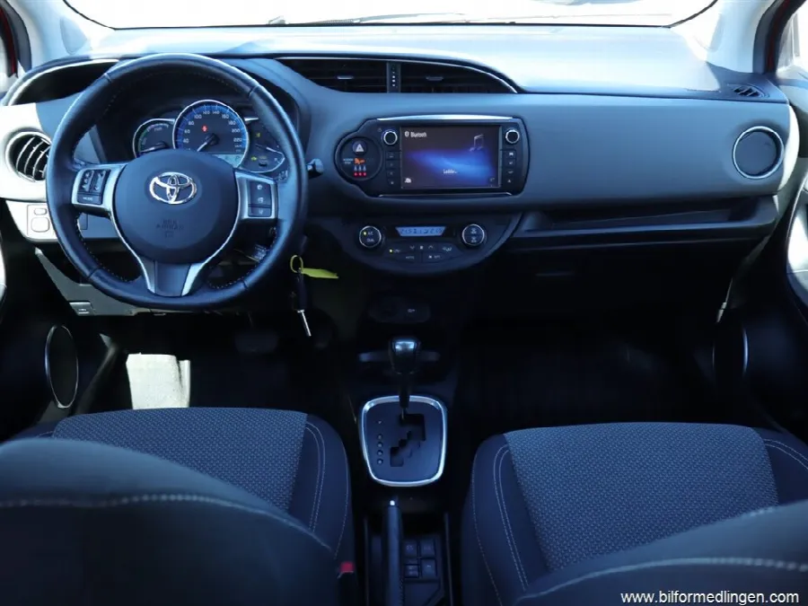 Toyota Yaris YARIS 1.5 VVT-i Hybrid 100hk Kamera, bild 6 av 12