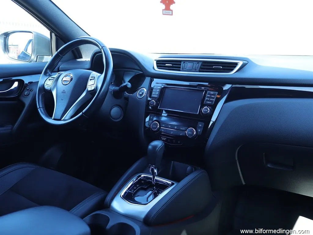 Nissan Qashqai 1.2 FWD 115hk S/V-hju Pano Tekna, bild 8 av 12