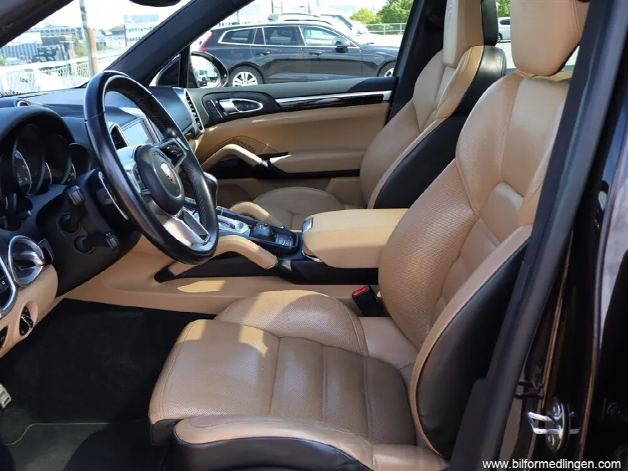Porsche Cayenne S E-Hybrid 416hk S/V-hjul Pano Bose Drag, bild 6 av 12