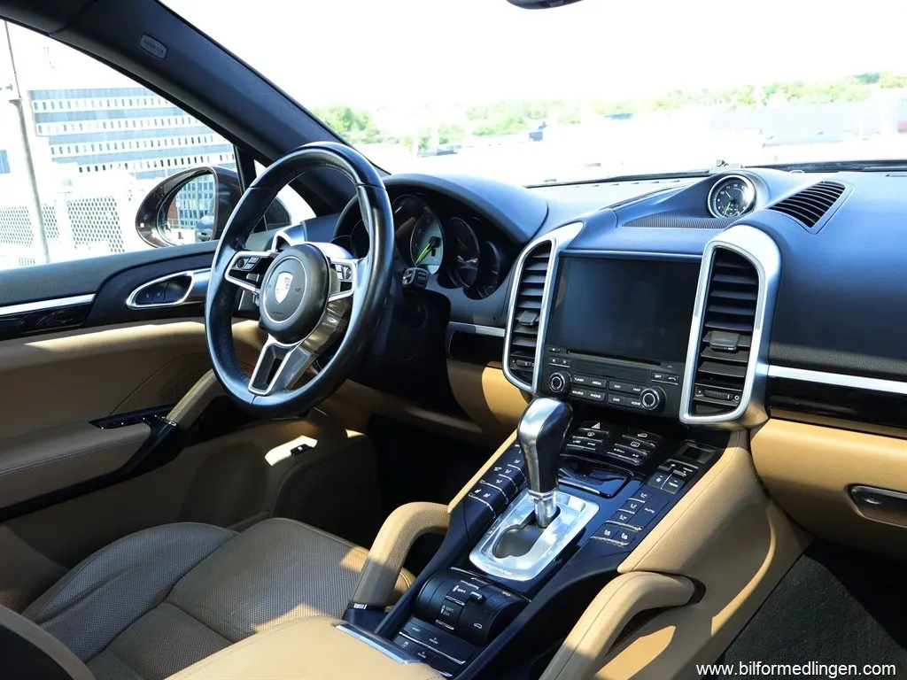 Porsche Cayenne S E-Hybrid 416hk S/V-hjul Pano Bose Drag, bild 8 av 12