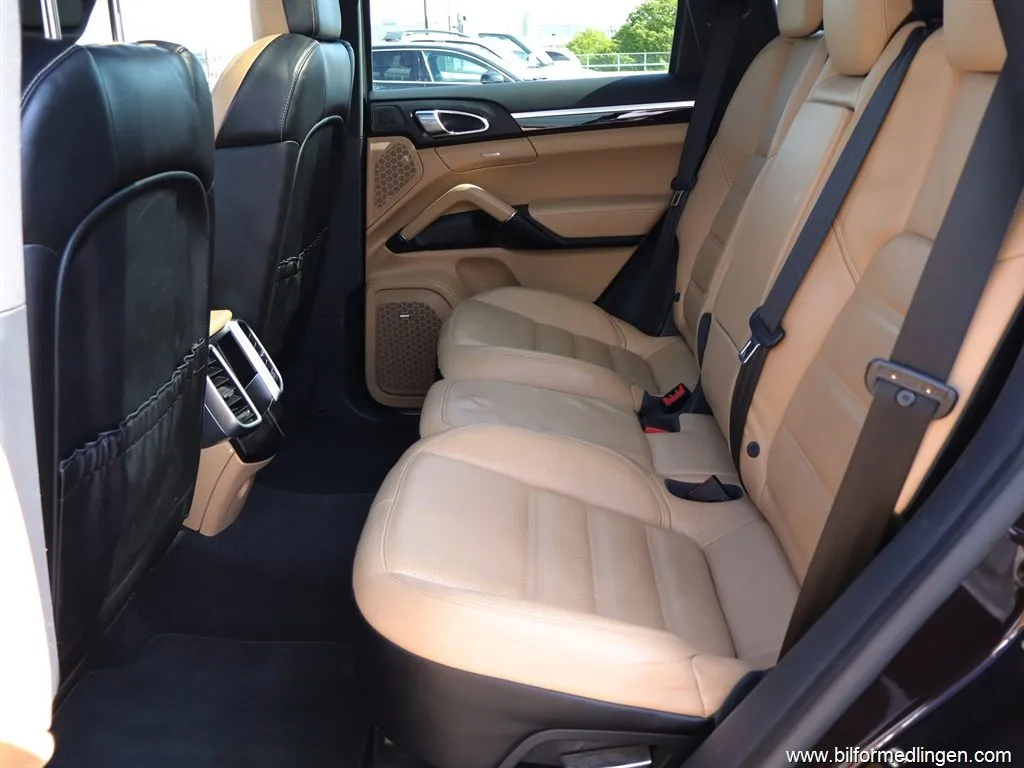 Porsche Cayenne S E-Hybrid 416hk S/V-hjul Pano Bose Drag, bild 9 av 12