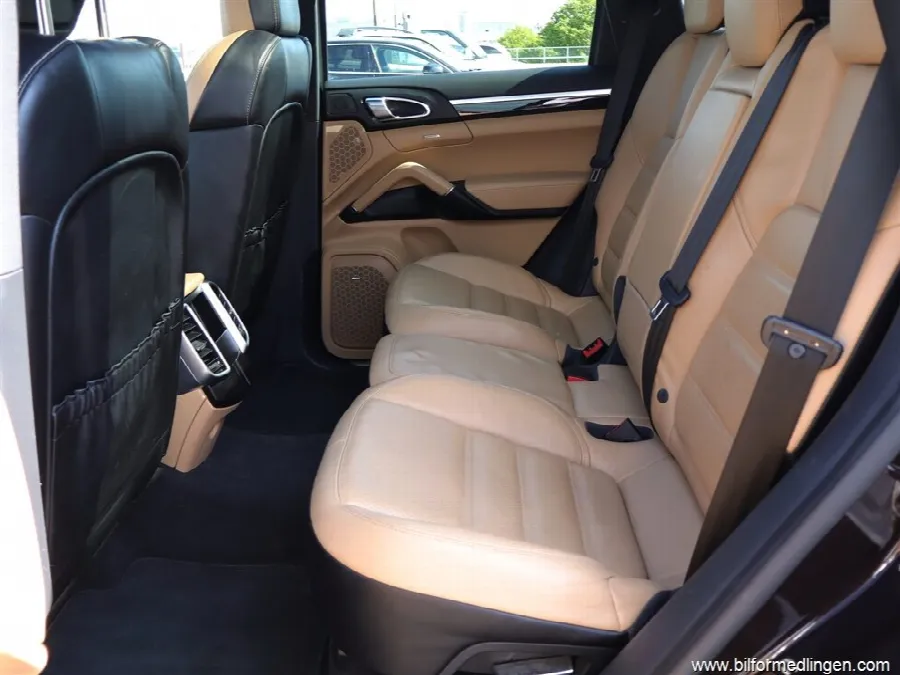Porsche Cayenne S E-Hybrid 416hk S/V-hjul Pano Bose Drag, bild 9 av 12