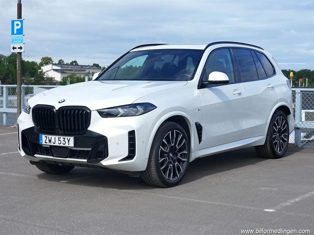 BMW X5 xDrive30d M Sport Innovation Pano Drag Moms, bild 1 av 12