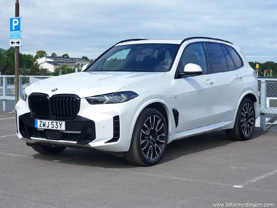 BMW X5 xDrive30d M Sport Innovation Pano Drag Moms, bild 1 av 12