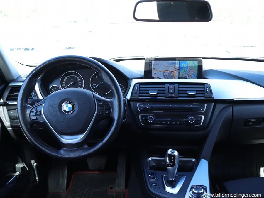 BMW 328 i Touring Sport Line Automat S/V-hjul GPS Drag, bild 6 av 12