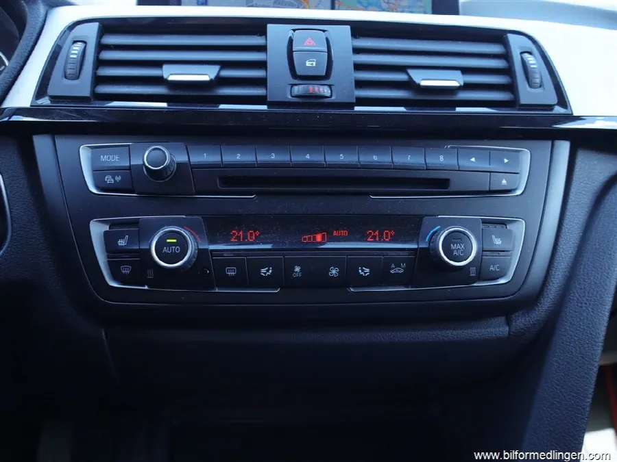 BMW 328 i Touring Sport Line Automat S/V-hjul GPS Drag, bild 10 av 12