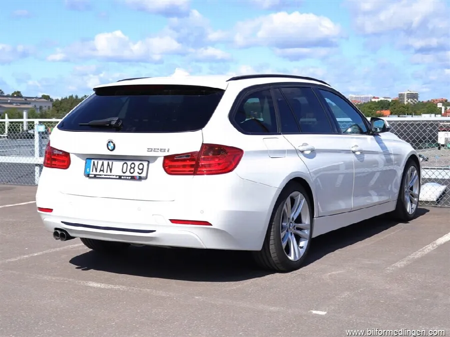 BMW 328 i Touring Sport Line Automat S/V-hjul GPS Drag, bild 4 av 12