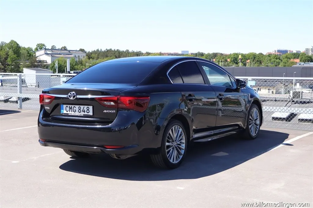 Toyota Avensis 1.8 Sedan 147hk Automat S/V-hjul Svensksåld, bild 3 av 12