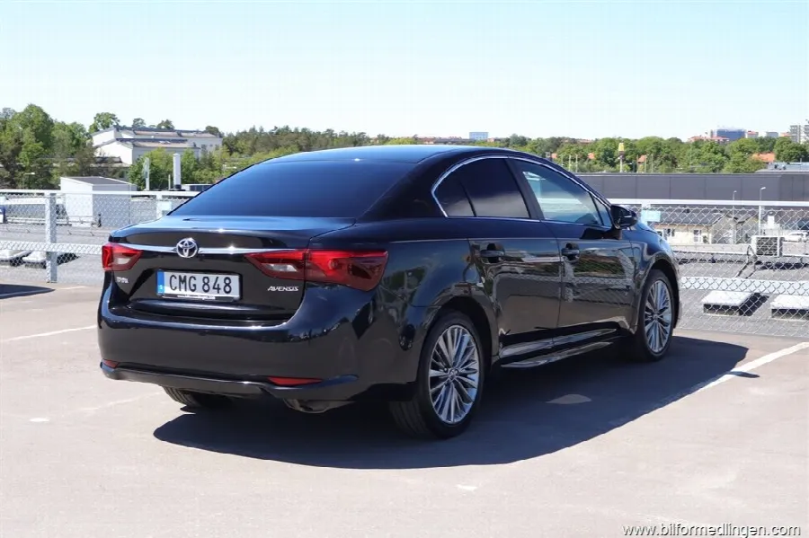 Toyota Avensis 1.8 Sedan 147hk Automat S/V-hjul Svensksåld, bild 3 av 12