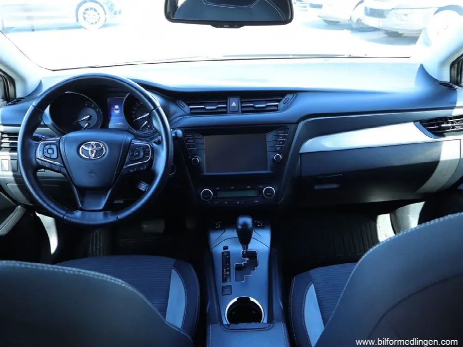 Toyota Avensis 1.8 Sedan 147hk Automat S/V-hjul Svensksåld, bild 7 av 12