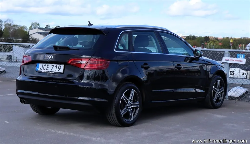 Audi A3 1.4 TFSI FWD 125hk S/V-hjul Sensor bak,, bild 3 av 12