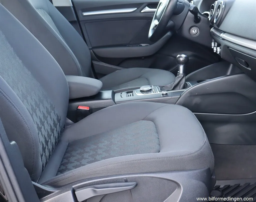 Audi A3 1.4 TFSI FWD 125hk S/V-hjul Sensor bak,, bild 5 av 12