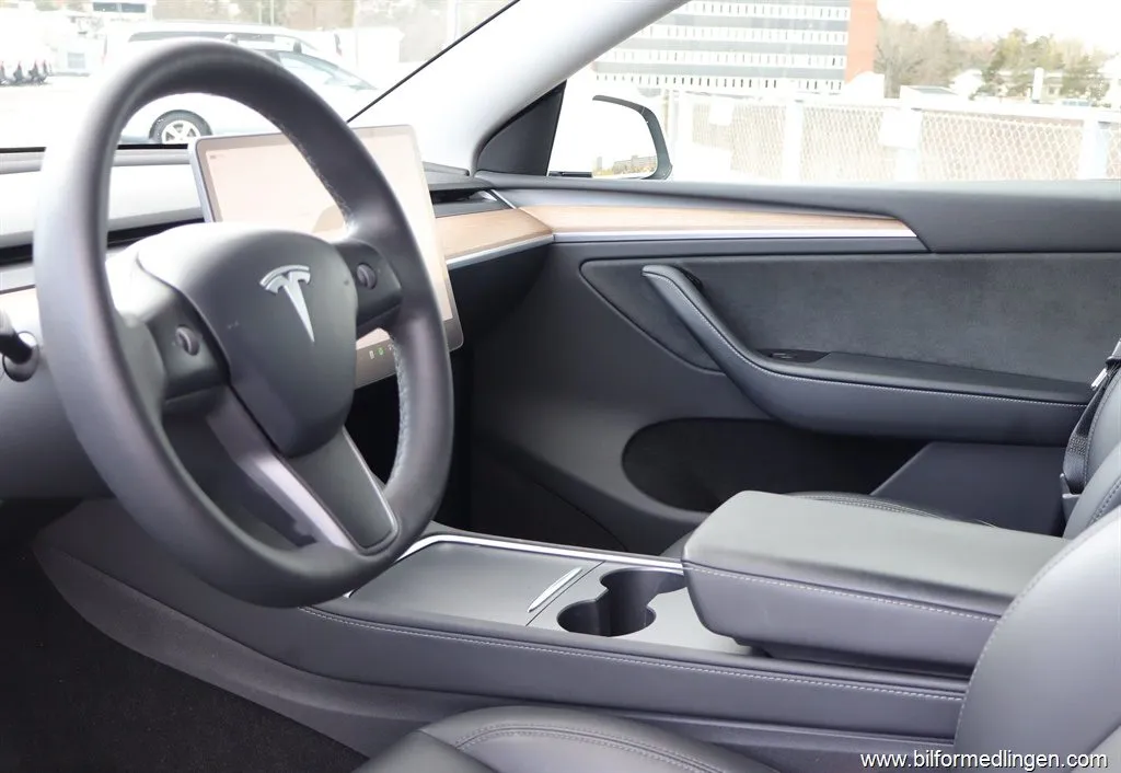 Tesla Model Y AWD Performance 1 ägare, bild 5 av 12