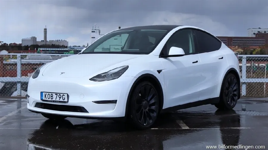 Tesla Model Y AWD Performance 1 ägare, bild 2 av 12