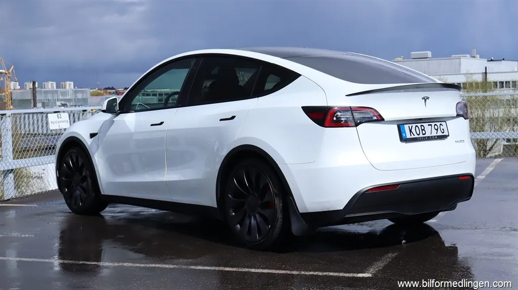 Tesla Model Y AWD Performance 1 ägare, bild 4 av 12
