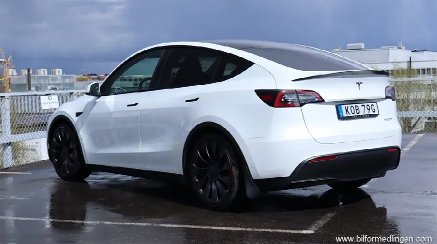 Tesla Model Y AWD Performance 1 ägare, bild 4 av 12