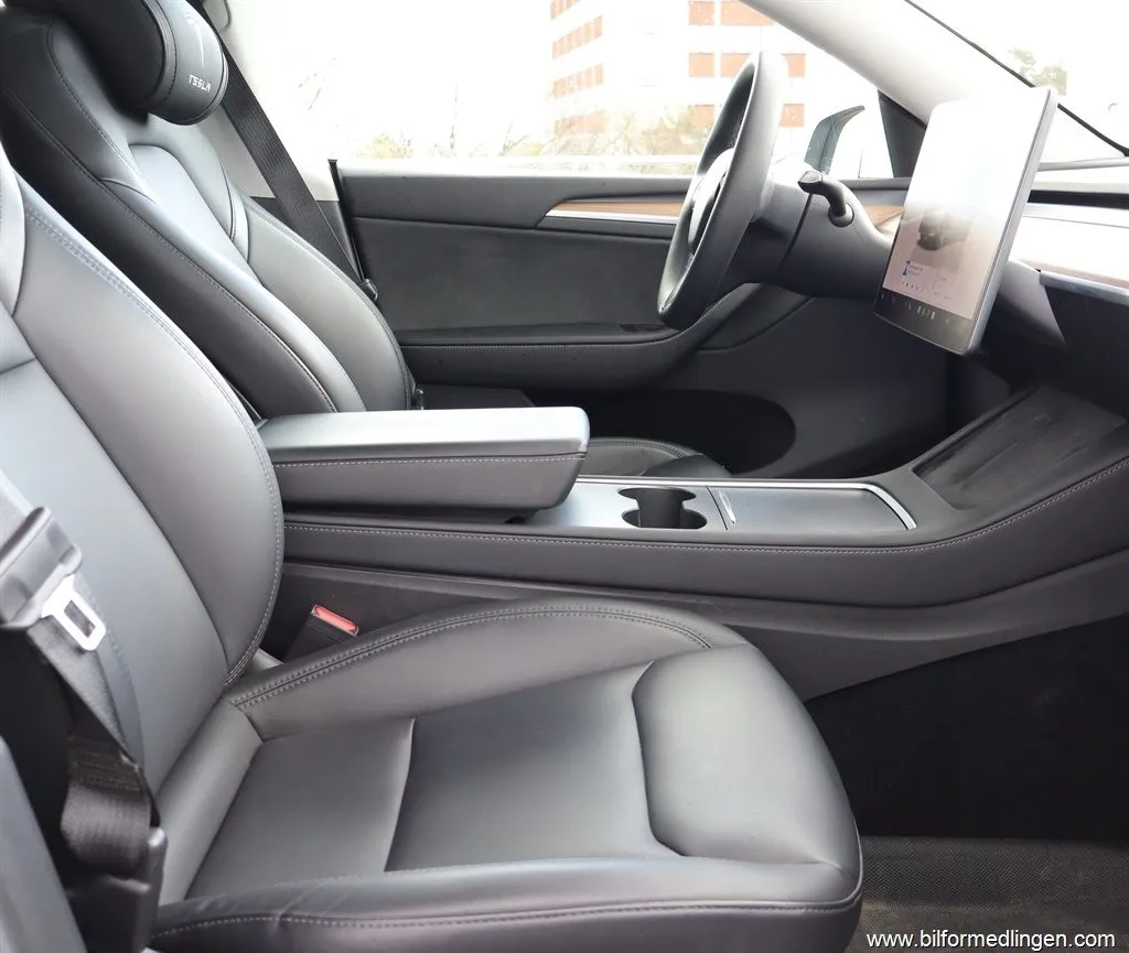 Tesla Model Y AWD Performance 1 ägare, bild 9 av 12