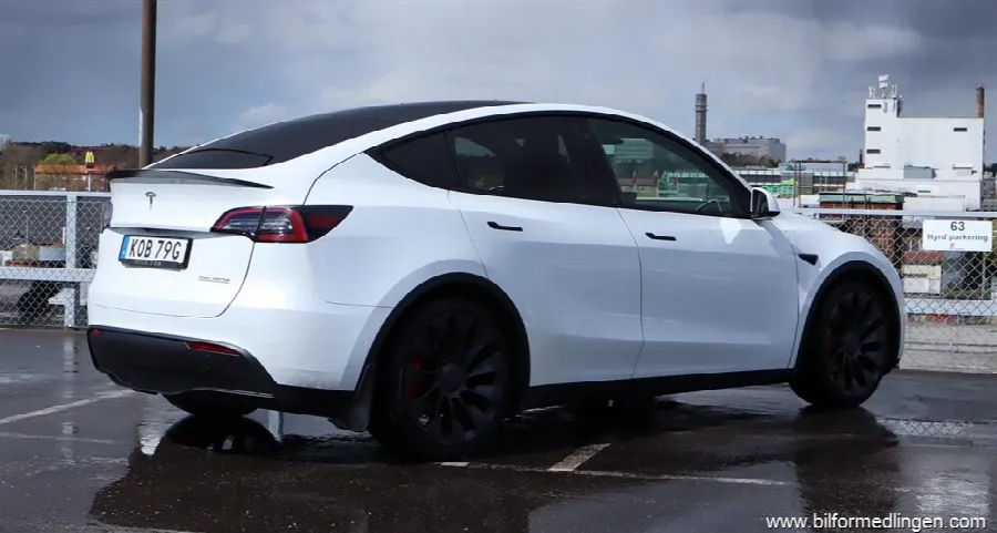 Tesla Model Y AWD Performance 1 ägare, bild 3 av 12