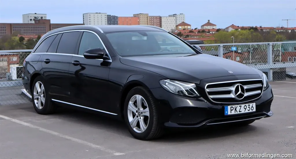 Mercedes-Benz E 220 d 4Matic Avantgarde S/V-hjul GPS, bild 2 av 12