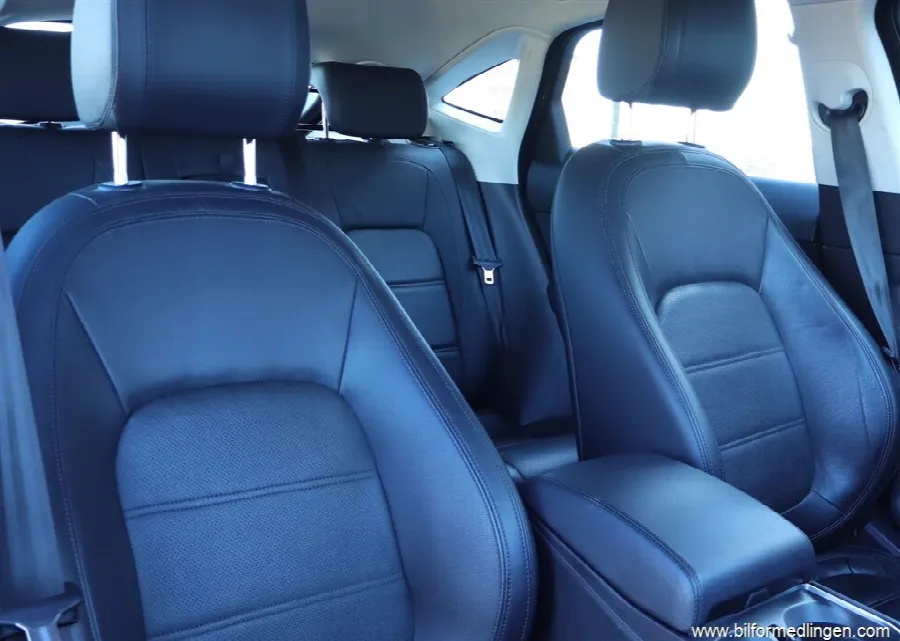 Jaguar E-Pace P200 16V AWD 200hk, bild 6 av 12