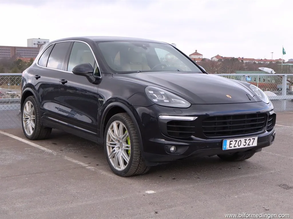 Porsche Cayenne S E-Hybrid 3.0 AWD 416hk Bose Sensorer, bild 2 av 12