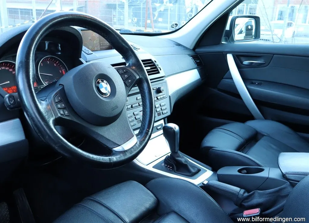 BMW X3 xDrive30d 218hk Navi S/V-hjul Värmare Automat, bild 8 av 12