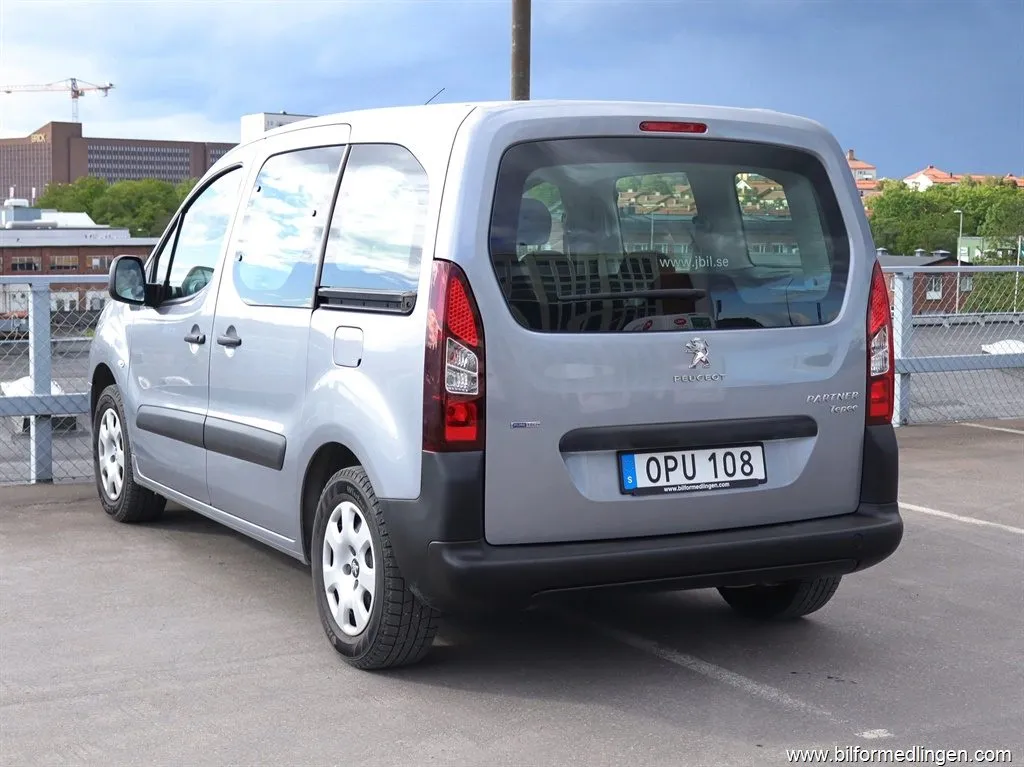 Peugeot Partner Tepee 1.2 110hk S/V-hjul 1 ägare Nyservad, bild 4 av 12