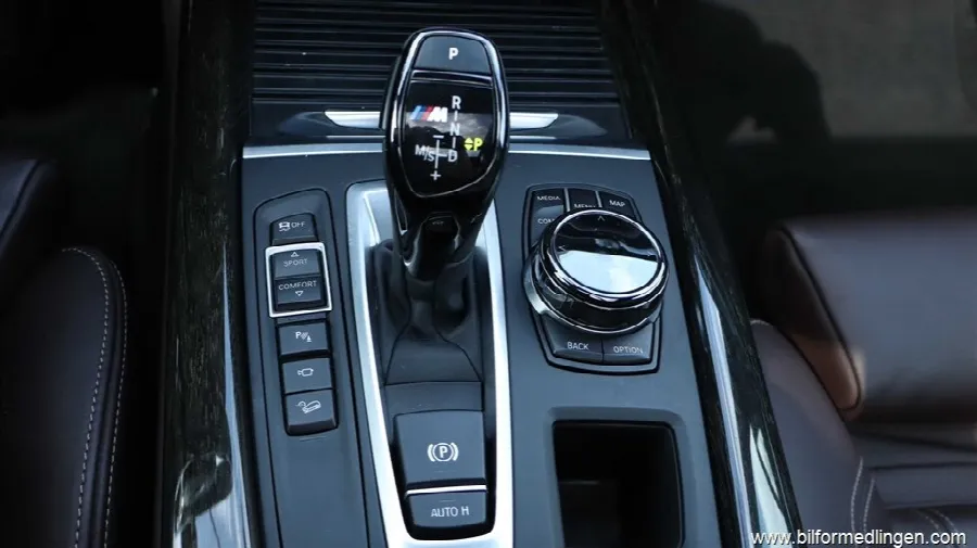 BMW X5 M M50d 381hk M Sport Pano 360 Drag H/K S/V, bild 9 av 12
