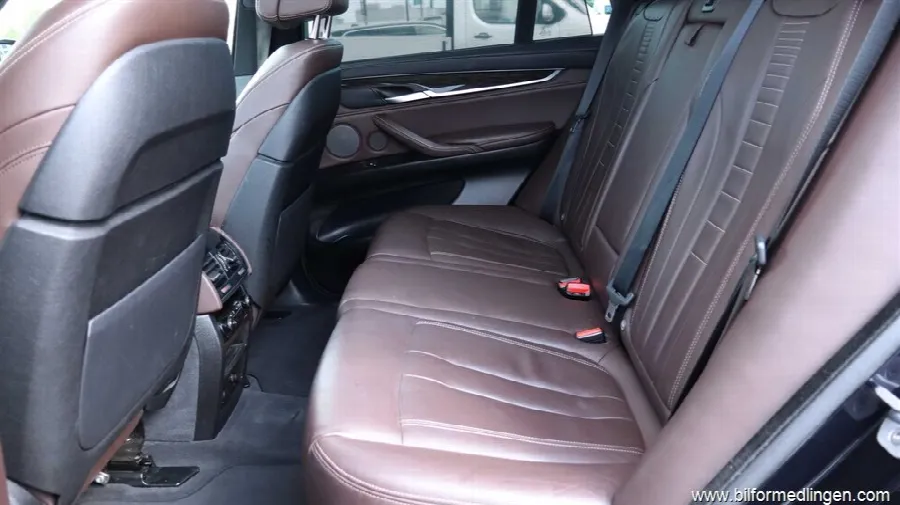 BMW X5 M M50d 381hk M Sport Pano 360 Drag H/K S/V, bild 7 av 12