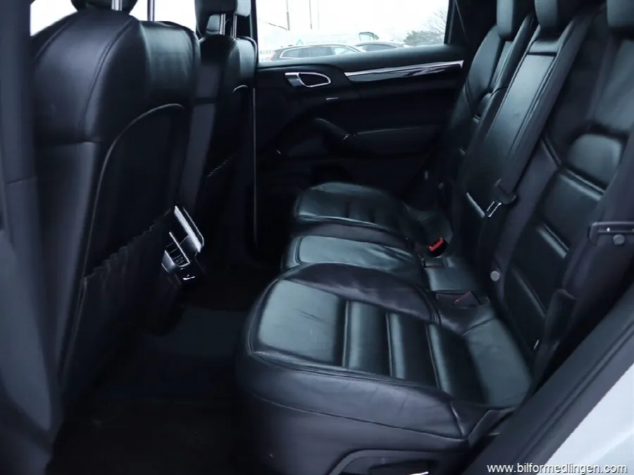 Porsche Cayenne S Hybrid 3.0 4WD 380hk S/V-hjul Drag Sv.såld, bild 9 av 12