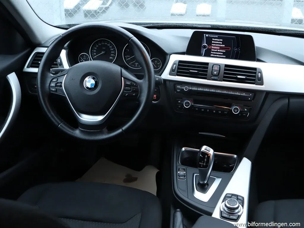 BMW 318 143hk S/V-hjul Navi, bild 6 av 12