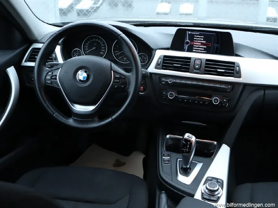 BMW 318 143hk S/V-hjul Navi, bild 6 av 12