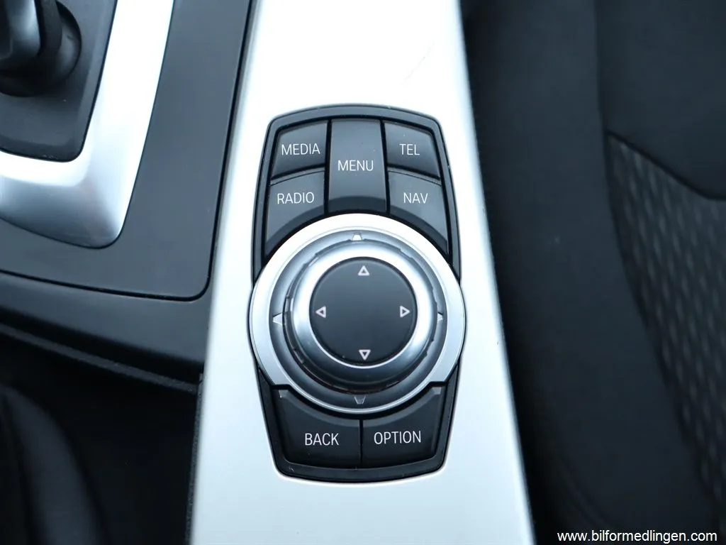 BMW 318 143hk S/V-hjul Navi, bild 12 av 12