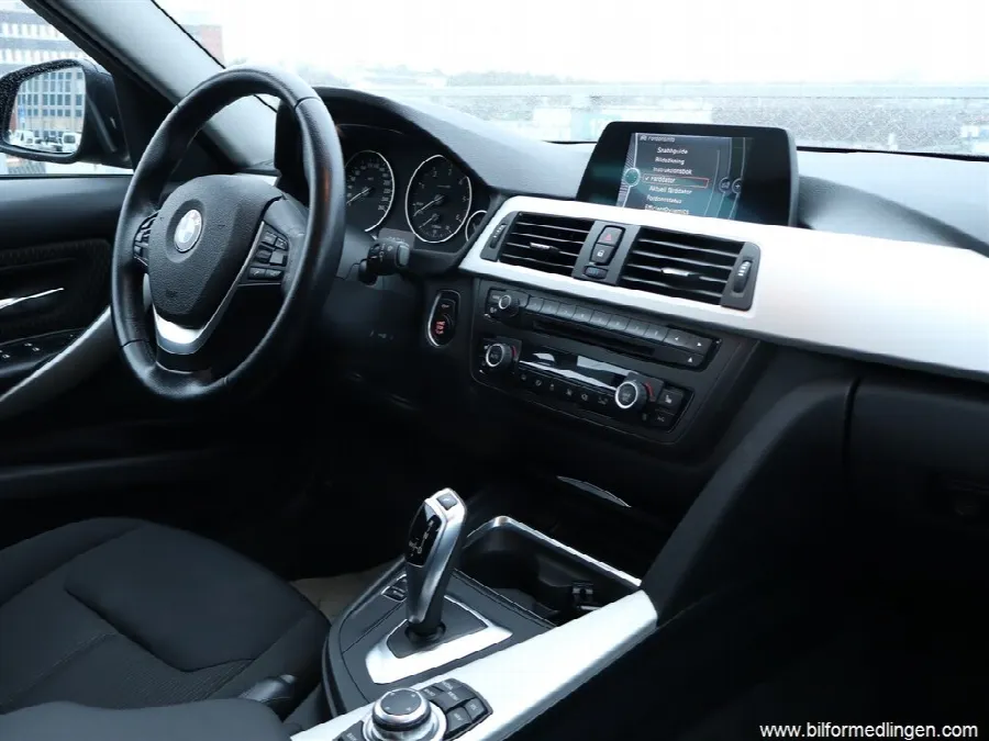 BMW 318 143hk S/V-hjul Navi, bild 7 av 12