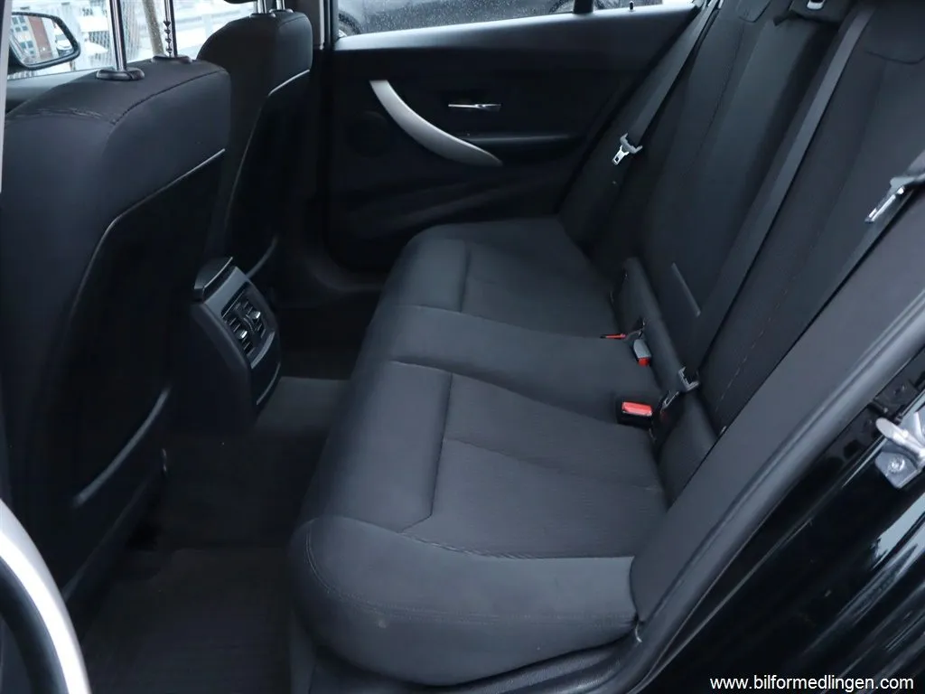 BMW 318 143hk S/V-hjul Navi, bild 8 av 12