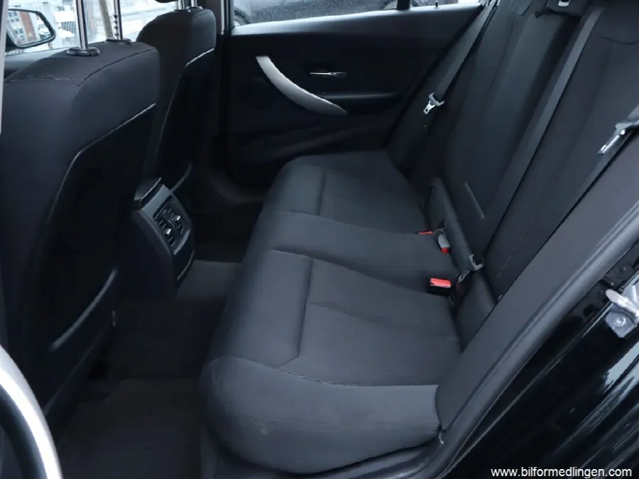 BMW 318 143hk S/V-hjul Navi, bild 8 av 12