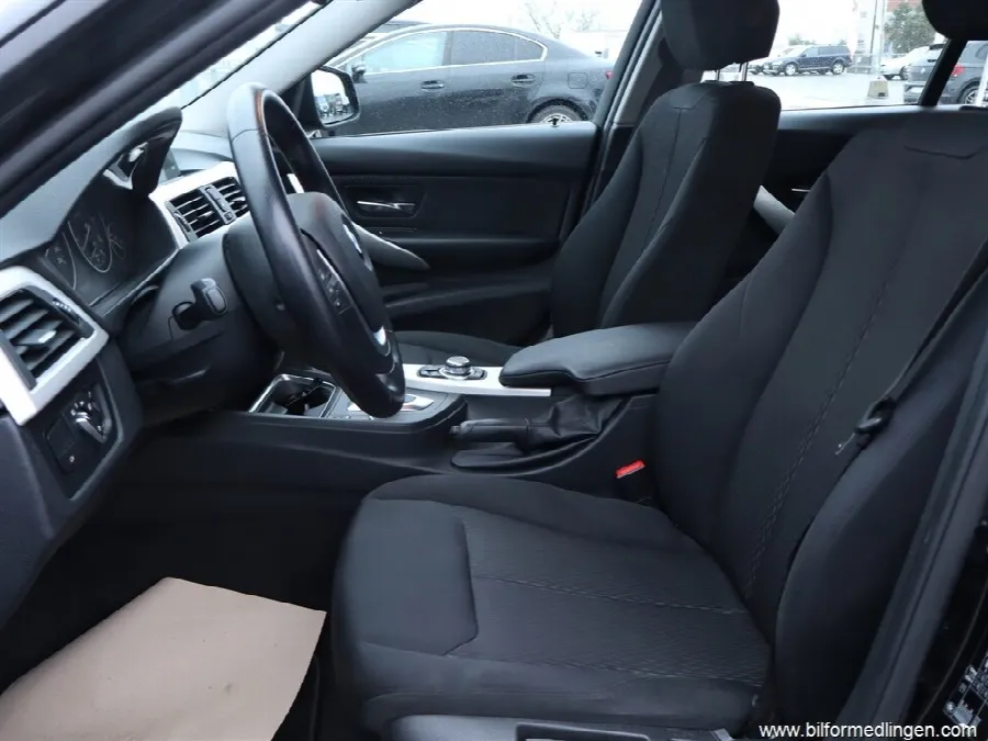 BMW 318 143hk S/V-hjul Navi, bild 5 av 12